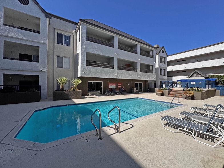 Building Photo - 300 N El Molino Ave