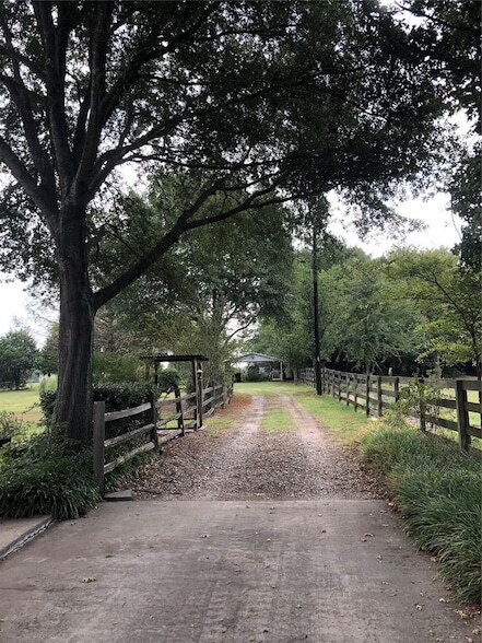 Building Photo - 6633 FM 36