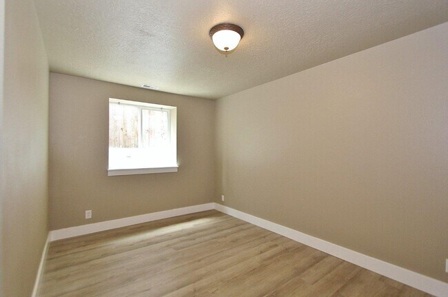 Building Photo - Craftsman Style Home on the Boise Bench