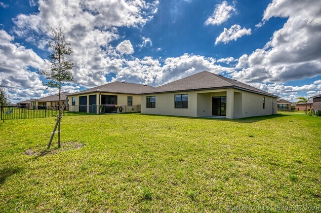 Building Photo - 9767 SW Triton Wy