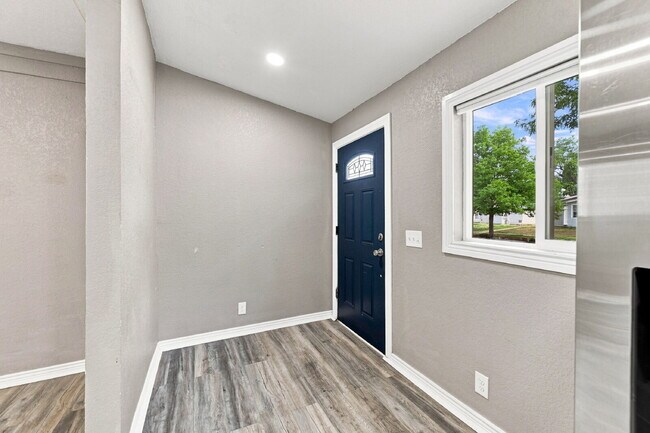 Building Photo - $2,800.95 with $300 Off the first month's rent, 3 Beds - 2 Baths, Single Family Home in Denver wi...
