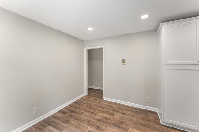 Building Photo - 7308 Meadowbrook Cir