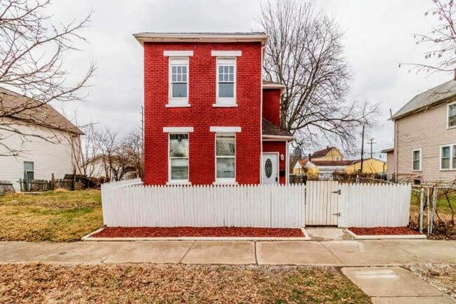 Building Photo - Beautifully Renovated Brick Home in East F...