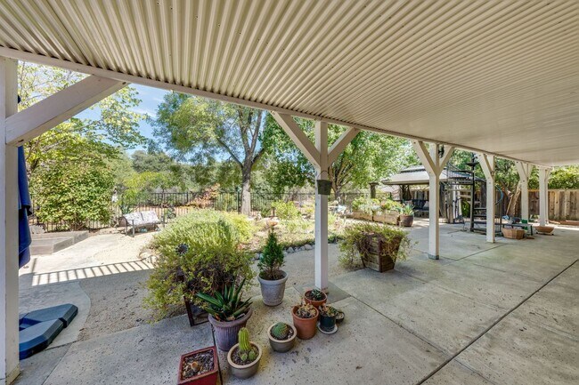 Building Photo - 4011 Prairie Falcon Dr