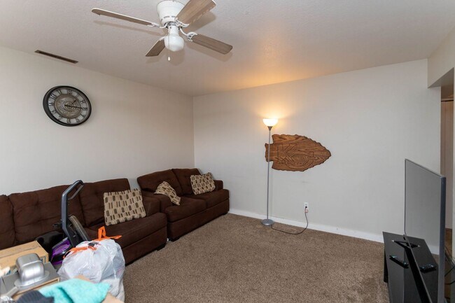 Building Photo - Fourplex in great central location!