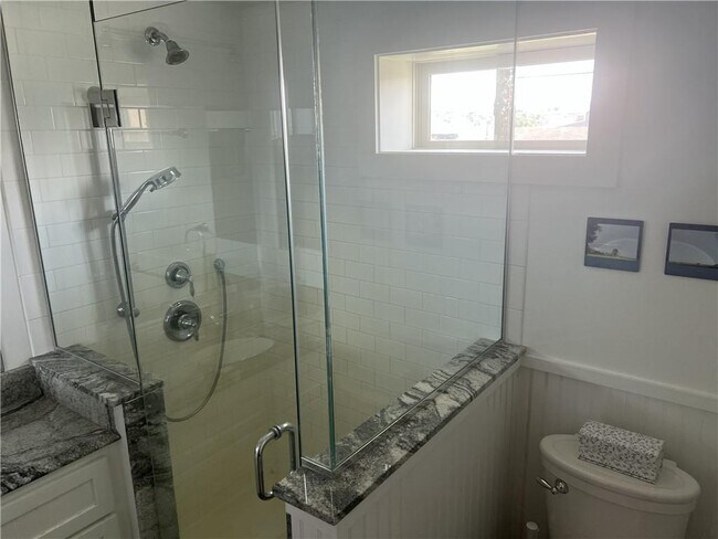 Building Photo - 14 William Ave