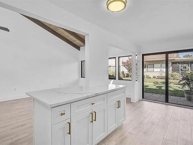 Building Photo - 500 Park Blvd S