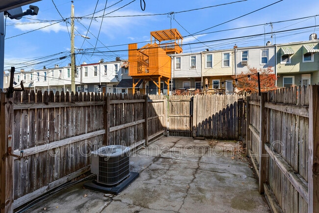 Building Photo - 341 S Macon St.