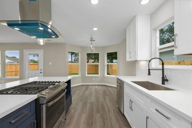 Building Photo - 7937 Fields St