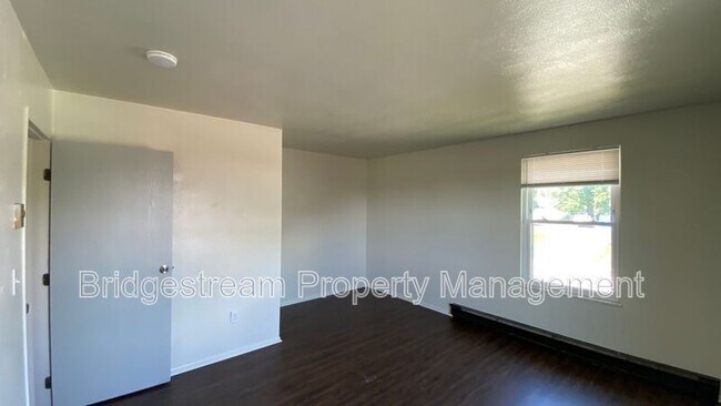 Building Photo - 1299 Sanlor Ave