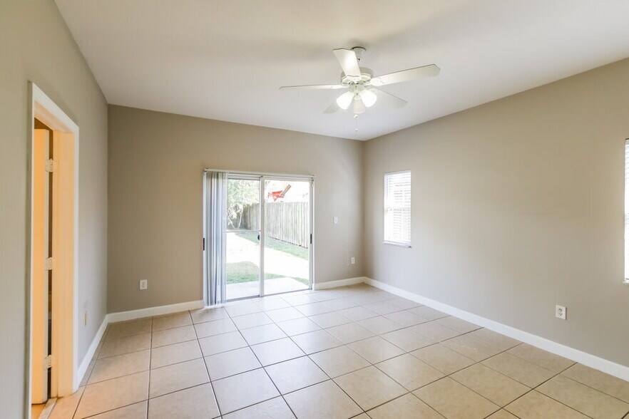 Building Photo - 1241 NE 41st Pl