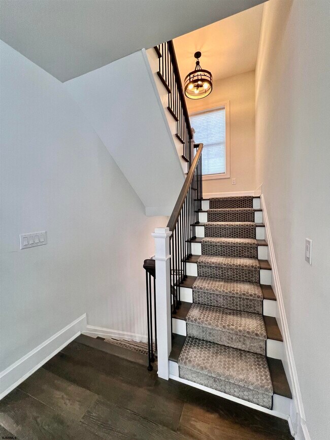 Building Photo - 16 A S Fredericksburg Ave