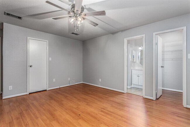 Building Photo - 9850 Pagewood Ln