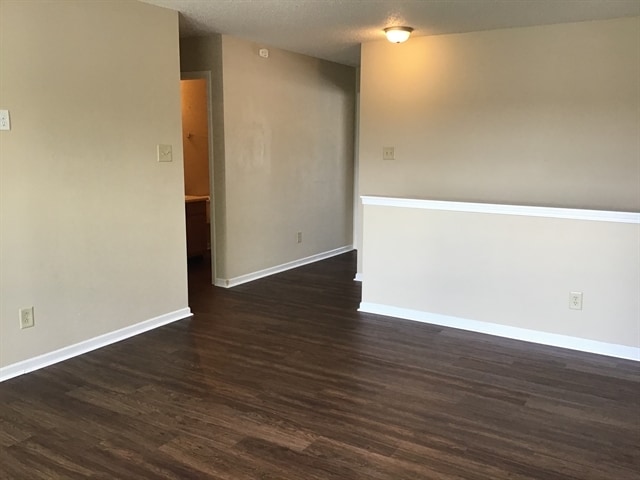 Building Photo - 6805 W Littleton Dr