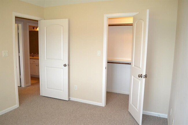 Building Photo - 336 Lazy Ln