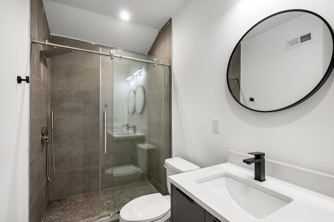 Building Photo - 1328 S 9th St