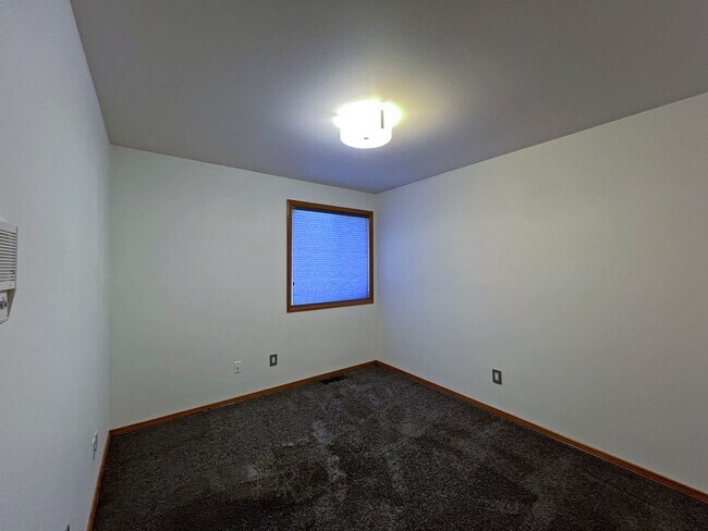 Building Photo - Stunning 4 Bedroom 2.5 Bath with Peek-a-Boo View of Puget Sound
