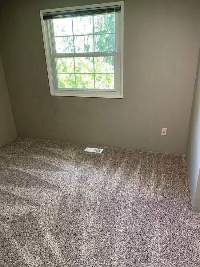 Building Photo - Beautiful & stunning 3-bed, 2-bath house i...