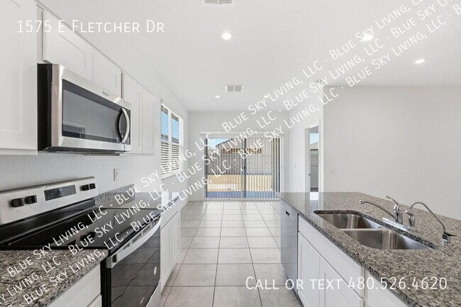Building Photo - 1575 E Fletcher Dr