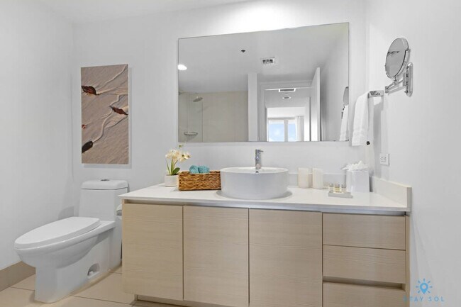 Building Photo - 2602 E Hallandale Beach Blvd