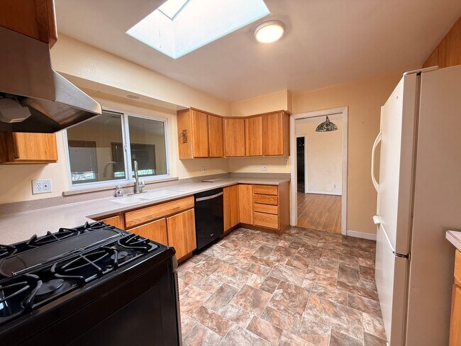 Building Photo - Garden home in Sandia Ridge