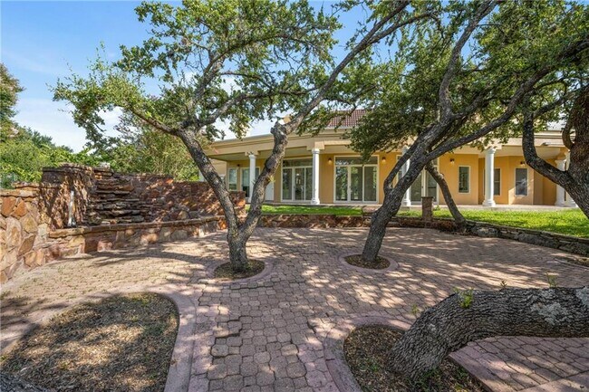 Building Photo - 16018 Fontaine Ave