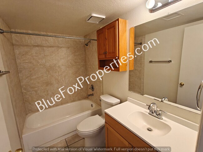 Building Photo - 4122 E Bermuda St