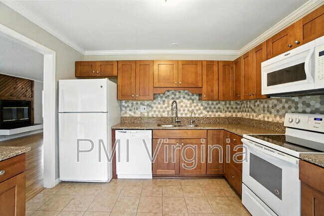 Building Photo - 5489 Glenville Cir