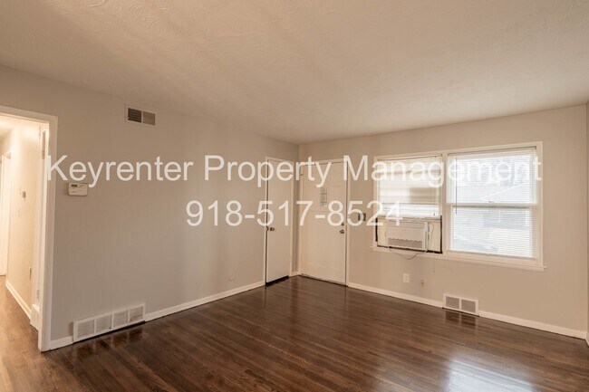 Building Photo - 1553 E 53rd St N