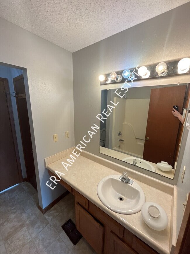 Building Photo - 320 Olympia Ct