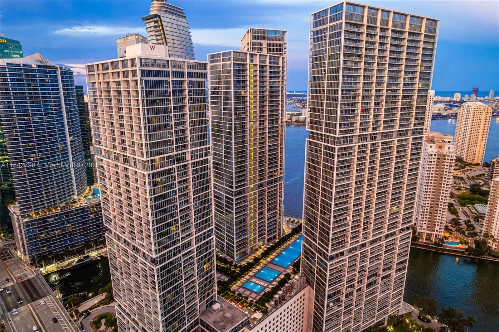 Building Photo - 465 Brickell Ave