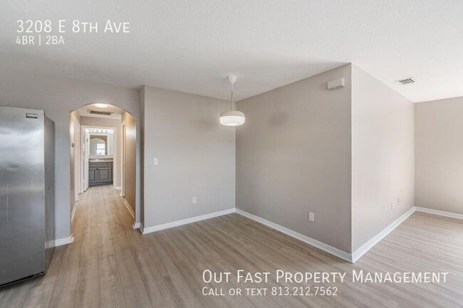 Building Photo - 3208 E 8th Ave