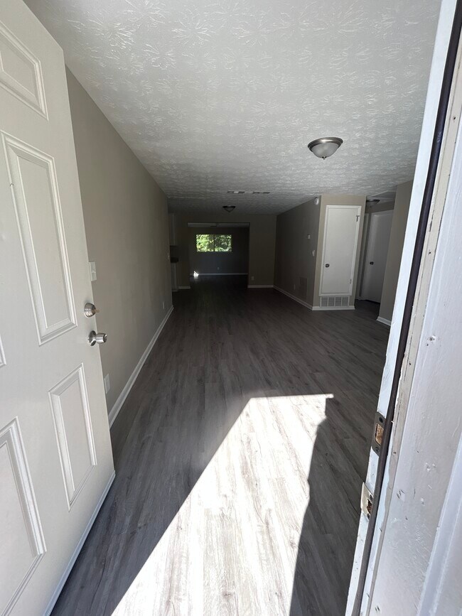 Building Photo - 1214 Santiago Dr