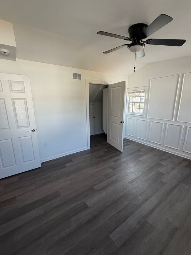 Building Photo - 222 Burnett St