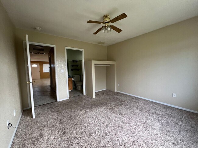 Building Photo - 1417 Hall Ave