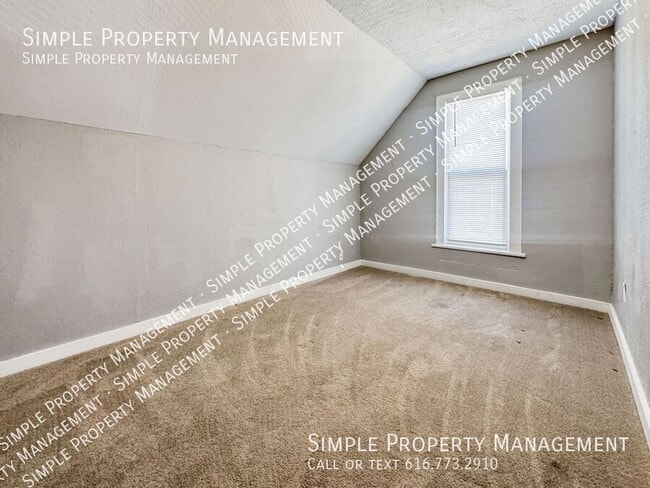 Building Photo - 156 Carrier St NE