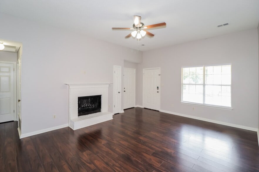 Building Photo - 7890 Hunter's Crossing