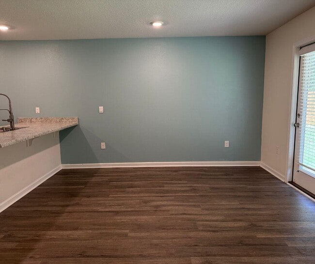 Building Photo - 3132 Van Day Way