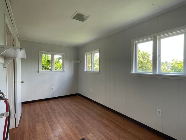 Building Photo - Charming 2 Bed / 1 Bath Single-Family Home...