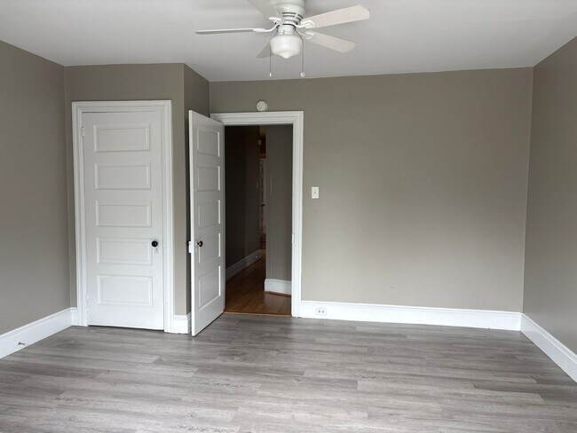 Building Photo - 4 Bedroom House Parking York City