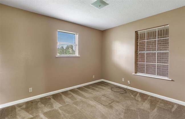 Building Photo - 27311 Kingport Dr