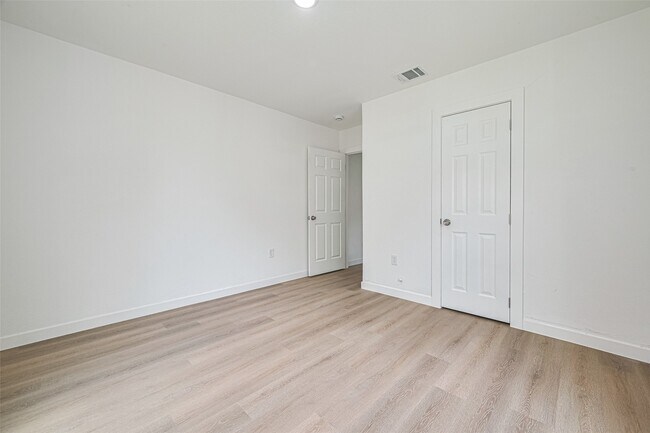 Building Photo - 606 Cresline St