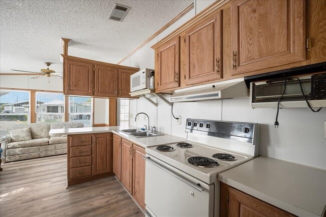 Building Photo - 35045 Cynthia Ave