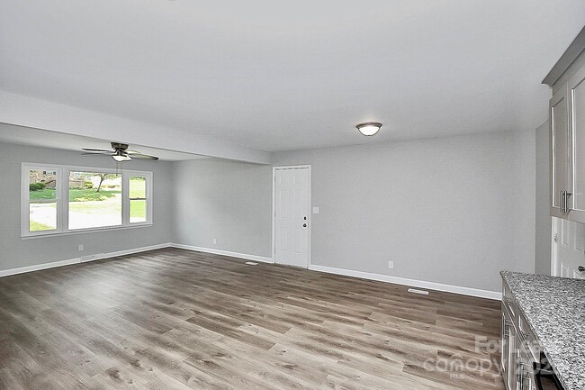 Building Photo - 1433 Edgewood Rd