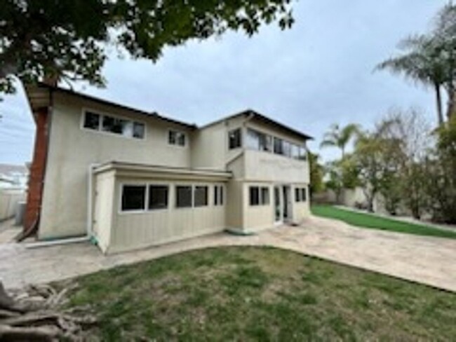 Building Photo - Spacious 5 Bedroom in Mission Viejo!