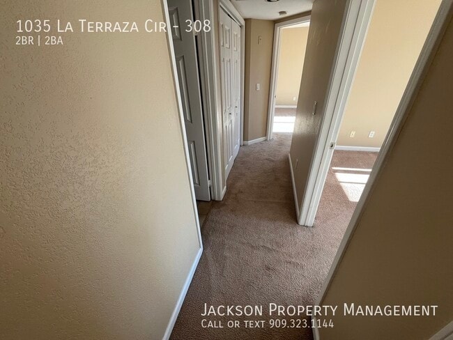 Building Photo - 1035 La Terraza Cir