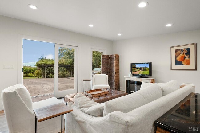 Building Photo - 1244 N Fitch Mountain Rd