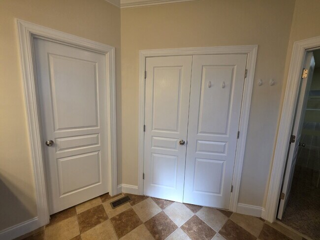 Building Photo - Spacious 4-Bedroom Home for Rent in Kings Grant Fayetteville – 15 Minutes from Fort Bragg