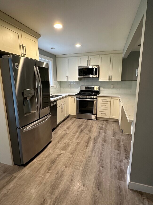 Kitchen - 714 N 179th St