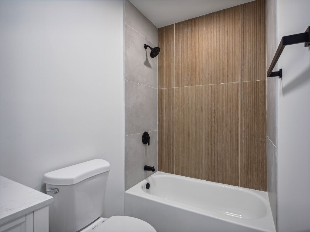 Building Photo - 310 Lilac Dr